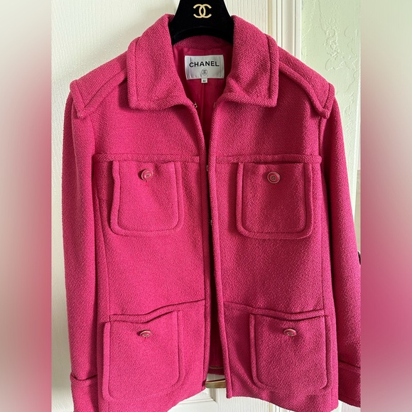 Chanel unique Tweed Raspberry Color Jacket with four front pockets - Picture 2 of 6